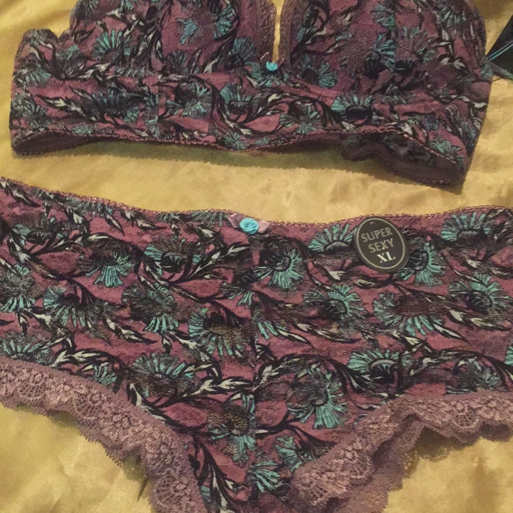 36D LEFT ‼️HOT AND SEXY BRA SET. - Picture 7 of 8